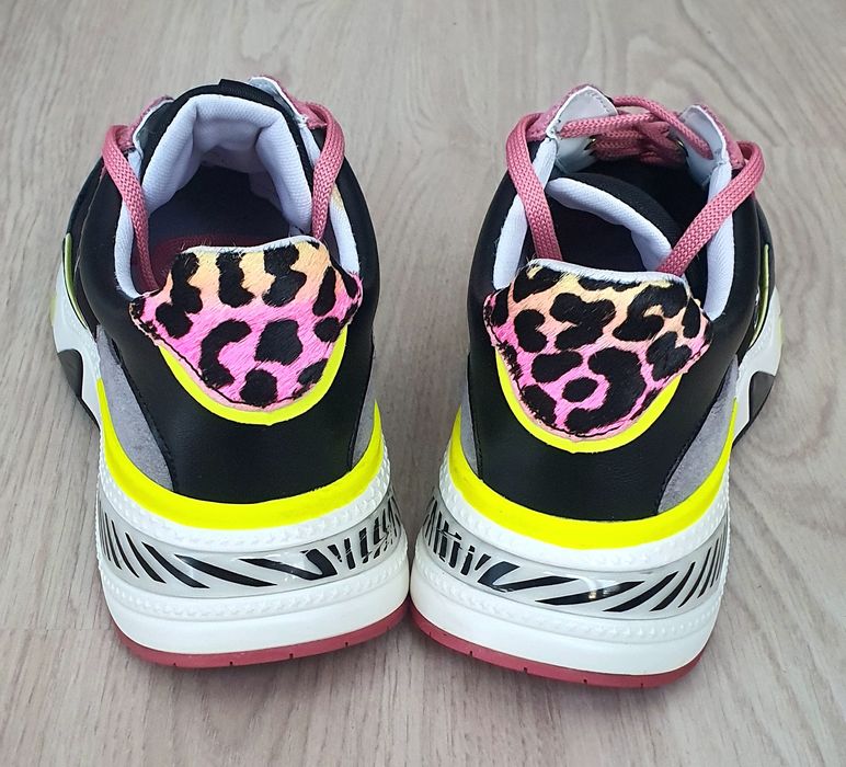 Оригинални, дамски, спортни обувки Liu jo, N: 39, отговарят на 40