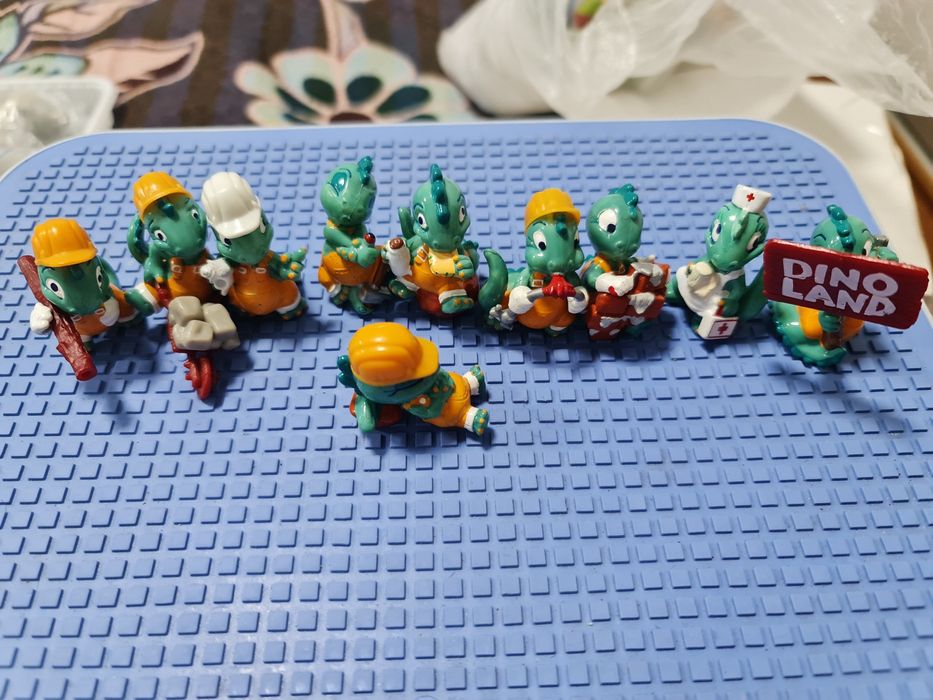 Коллекция Динозаврики из киндер сюрприза 90 годов