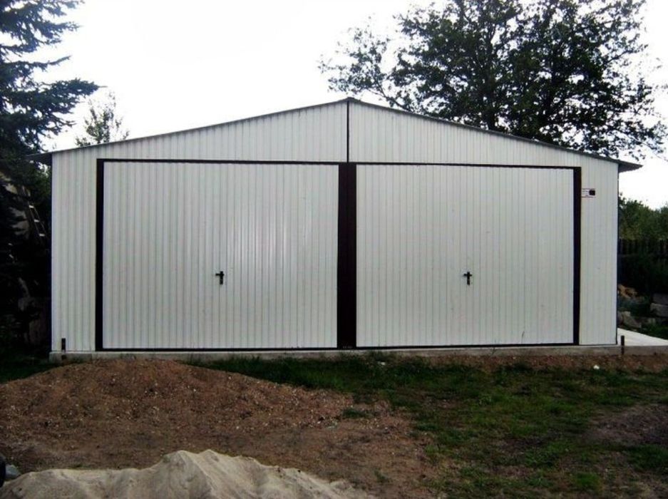 Vând containere pe structura metalica