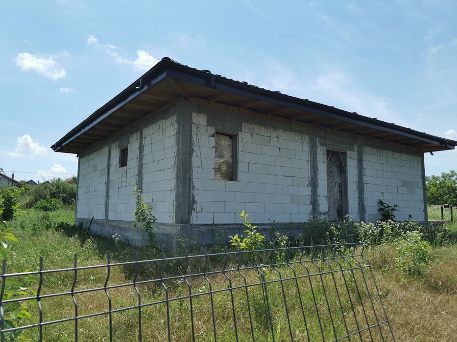 Casa de vânzare în sat horlesti com. rediu