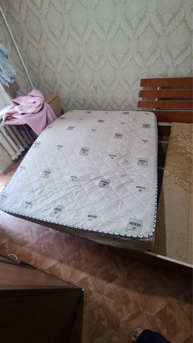Продаю шифоньер-шкаф, матрас и стол
