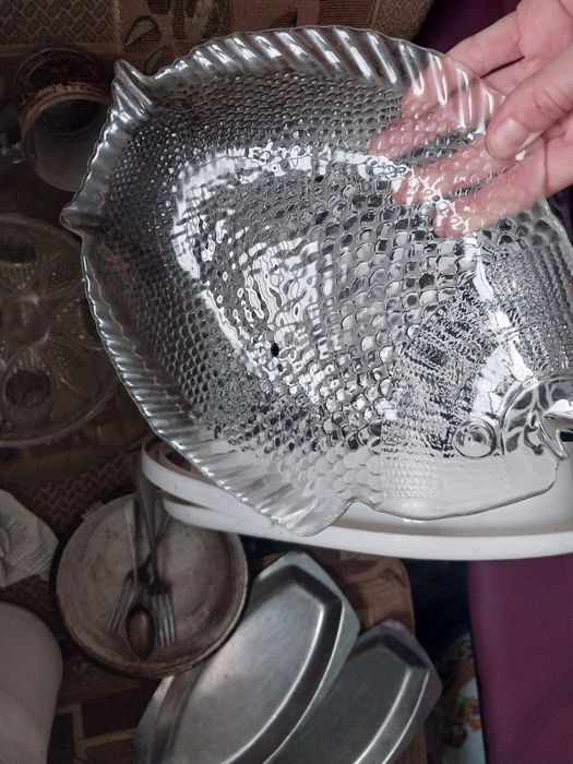 Продам посуду и вешалки!