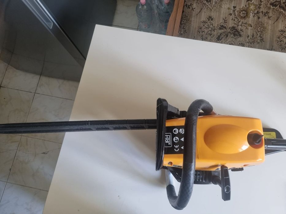 Vând urgent drujbe pe benzina