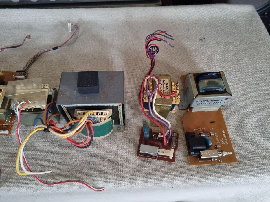 Pachet Transformatoare mici+traf Denon . Perfecta stare.