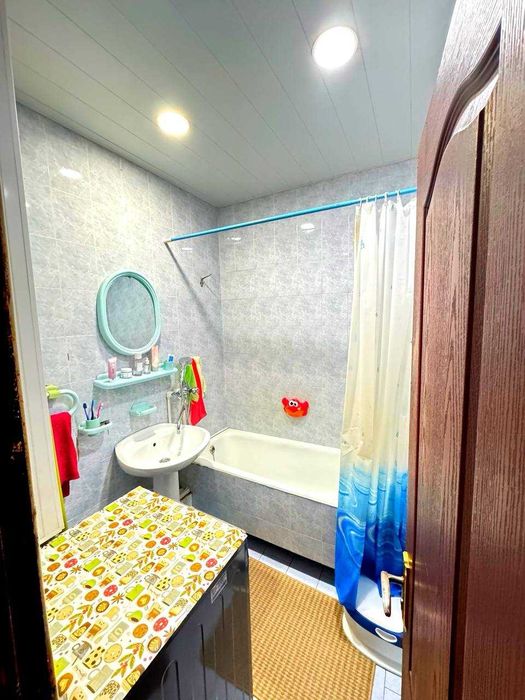 Продается своя квартира на Карасу-6 1-этаж, 2 подвала, 2 огорода 3/1/9