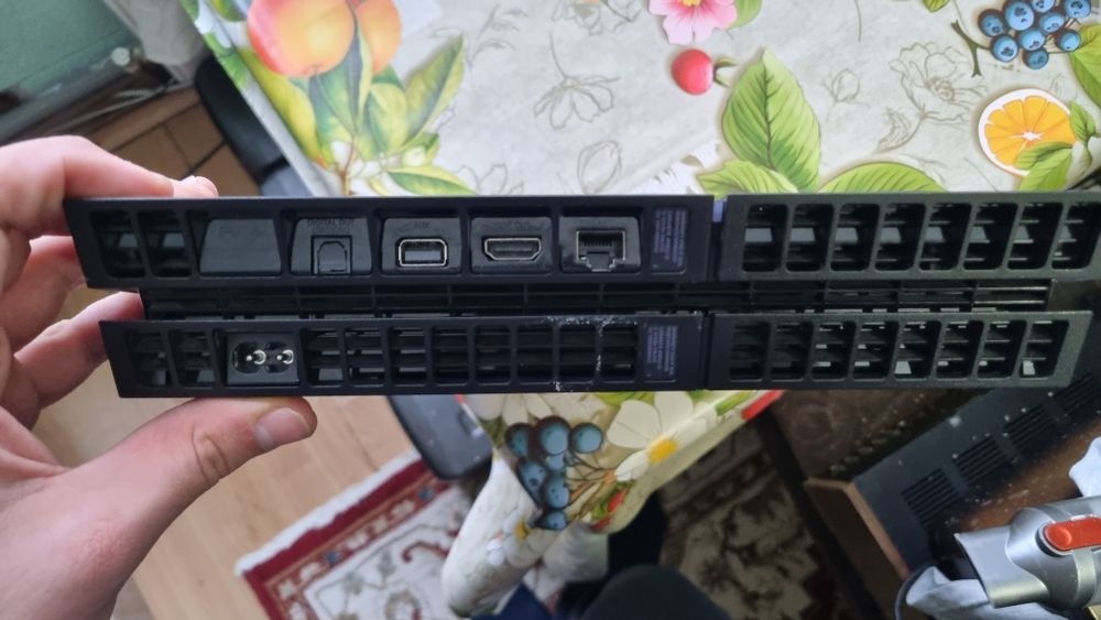 Consola ps4 500gb 2 manete soft 11.50