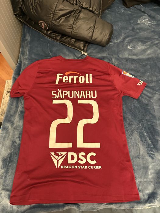 Vand tricou sapunaru purtat de el