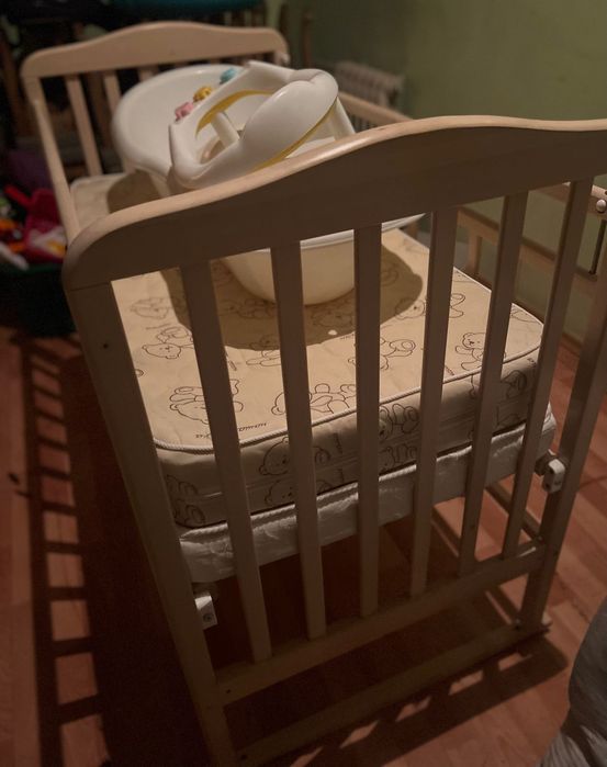 Почти новая кроватка