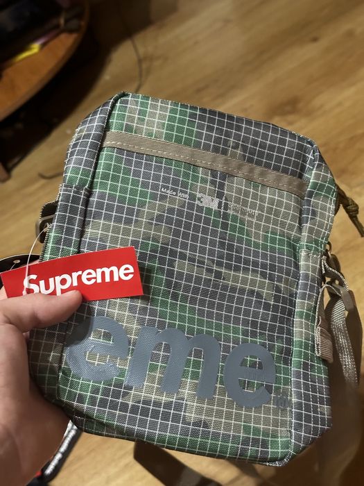 чанти SUPERME.Топ цена!