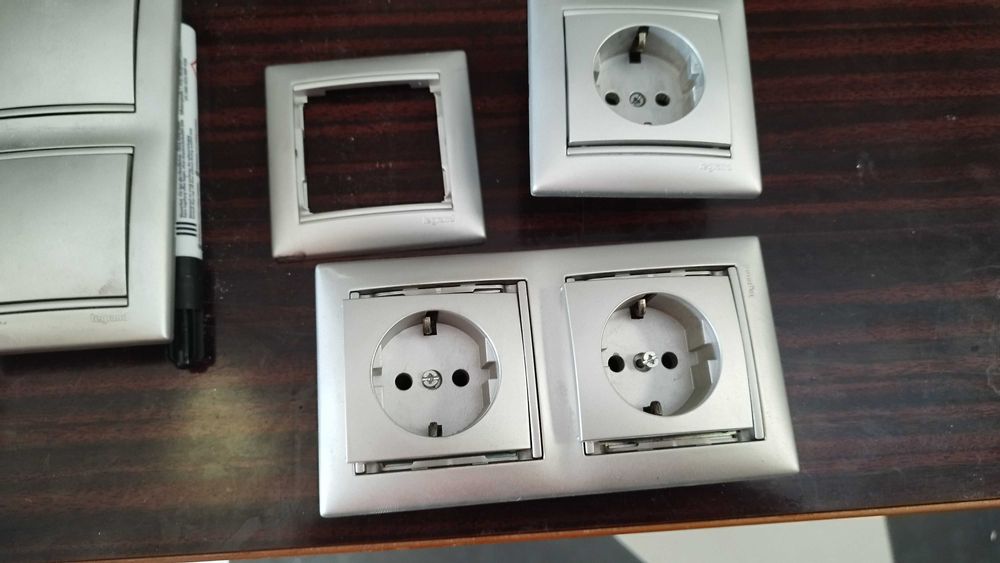 Контакти и ключове LEGRAND еднополюсни девиаторни и сериен