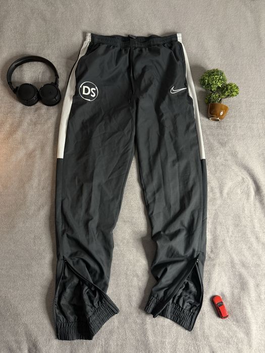 Pantaloni Nike vintage marimea M