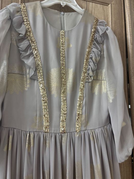 Платье в отличном состояние