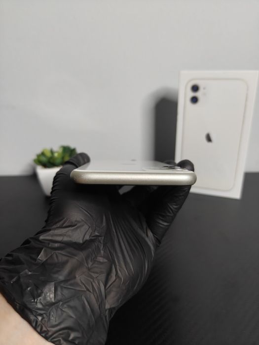 iPhone 11, Silver - în Condiție Bună!