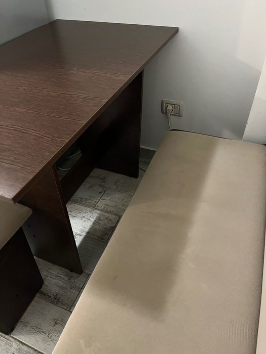 Masă bucătărie banchetă și 2 taburet- scaune