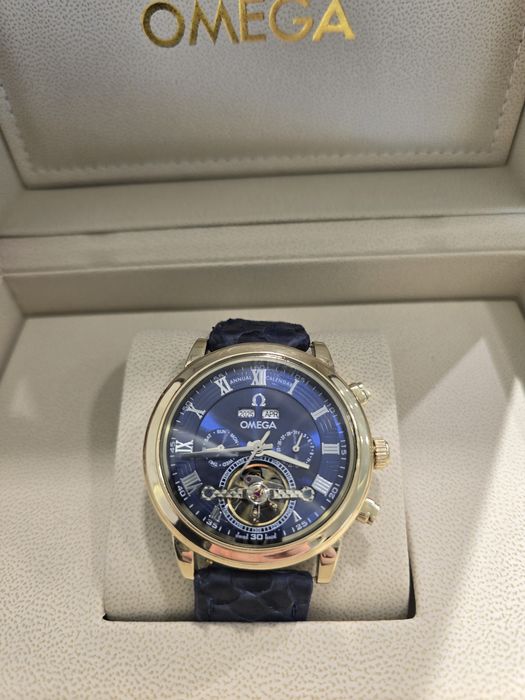 Золотые часы Омега с безумно красивым синим циферблатом