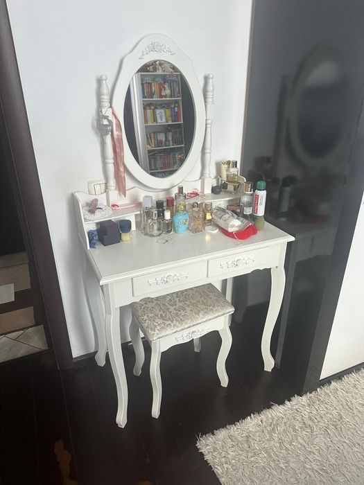 Dulap uși glisante 120x180h / Măsuță de machiaj cu scaun