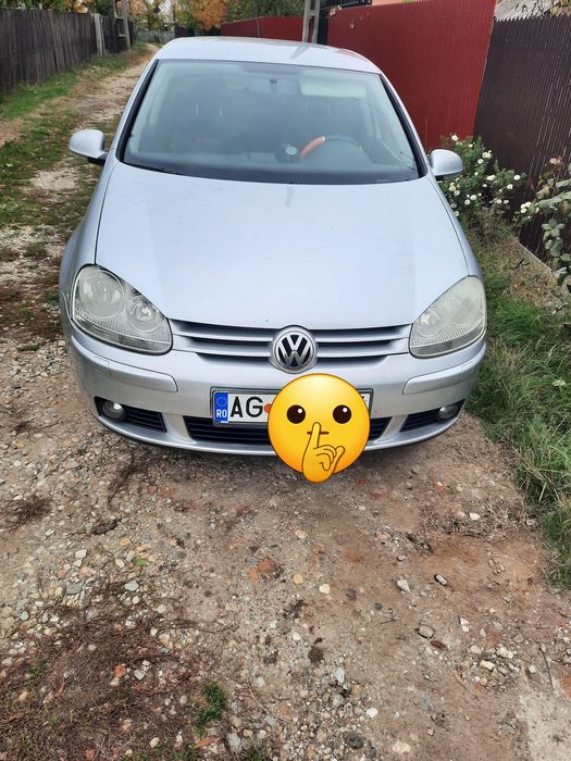 Vând  golf5 din 2007 merge foarte bine