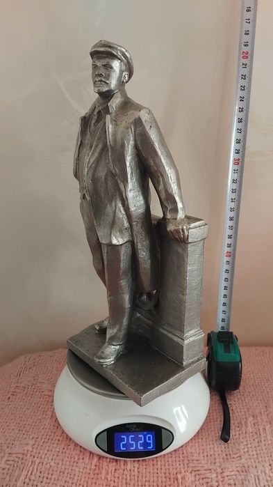 Скулптура Ленин СССР