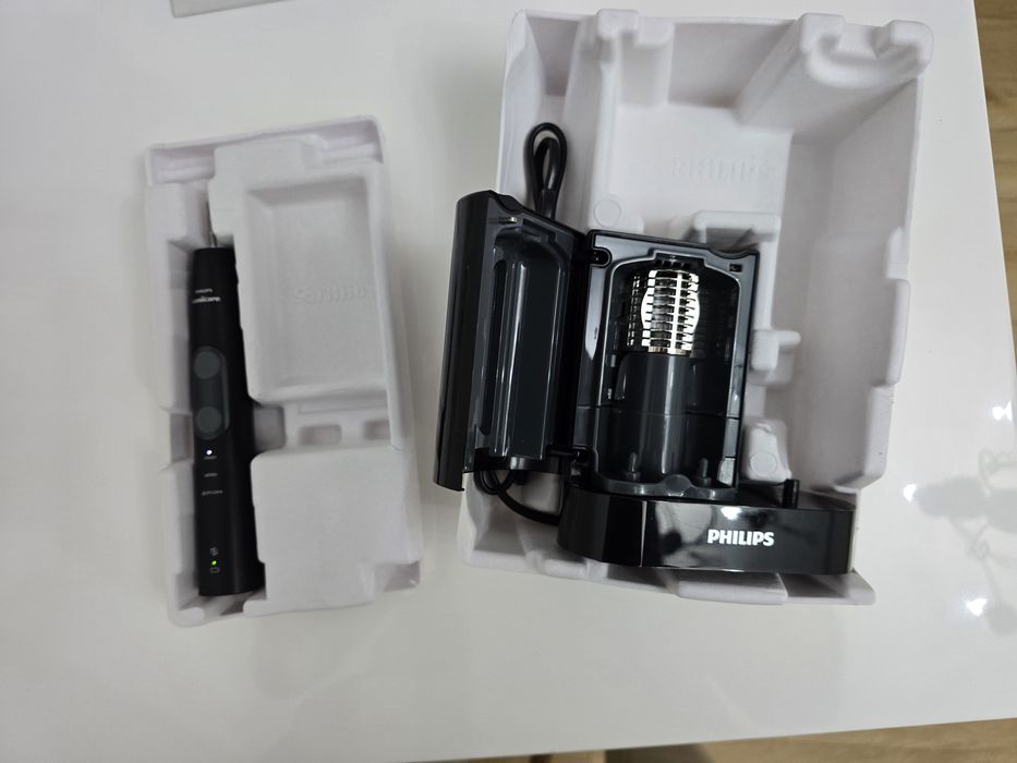 Periuța de dinți sonicare hx684B 201227-4c 8 in cutie cu incarcator