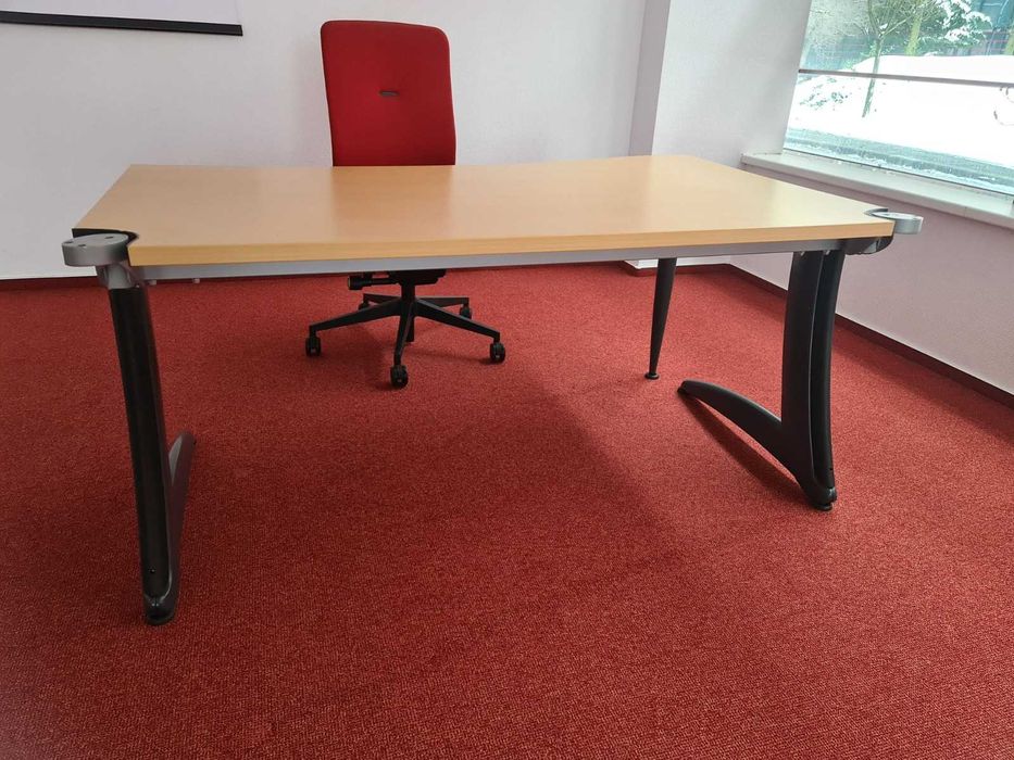 Scaun si masa de birou original Steelcase, rosu