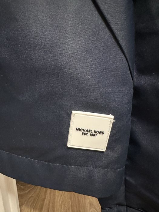 Geaca michael kors cu eticheta