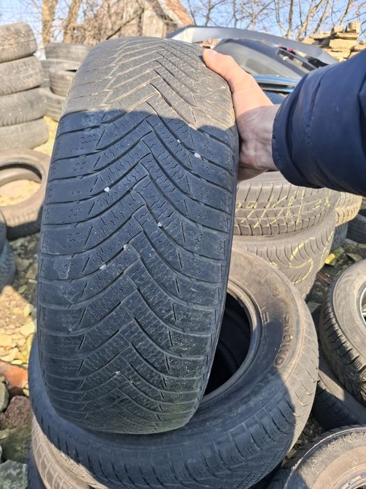 Vand 1 sau 2 sau 4 anvelope 215 65 15 de iarna