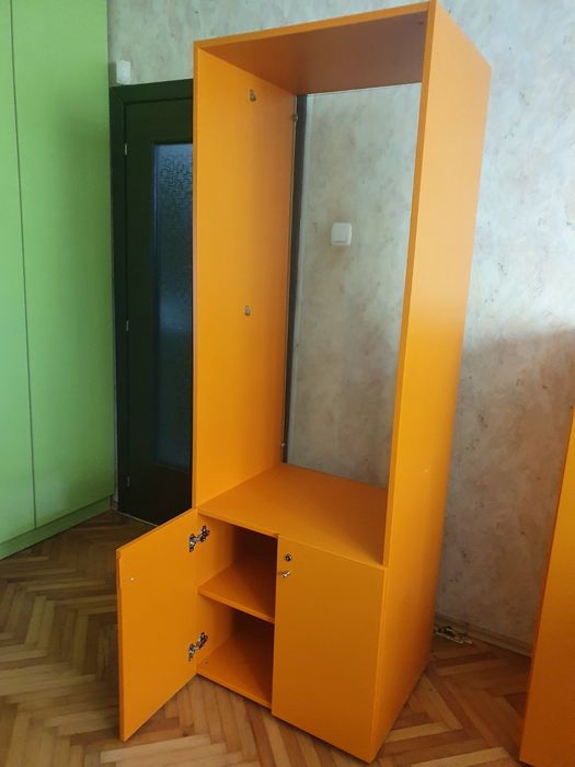 Оранжеви шкаф/витрина
