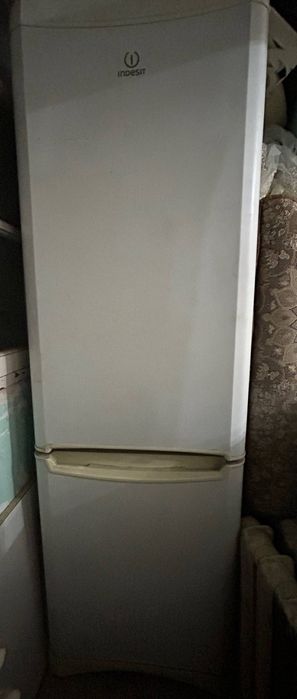 INDESIT Холодильник продается. INDESIT Muzlatkich sotiladi.