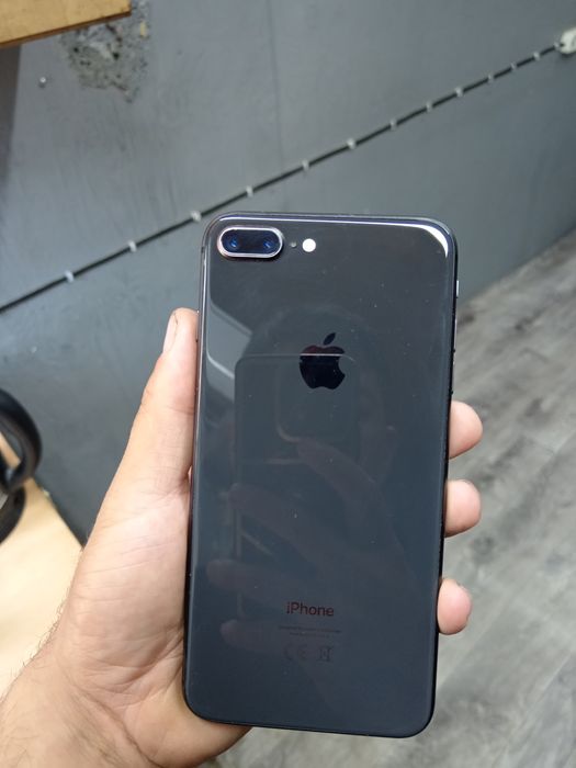Продам iPhone 8 Plus 128 в хорошем рабочем состоянии.