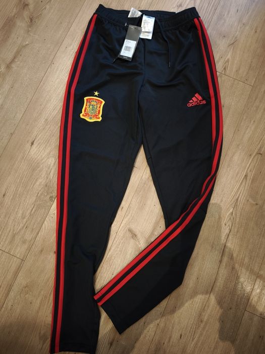 Нов комплект Адидас