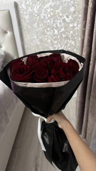 Розы красные 15шт свежые