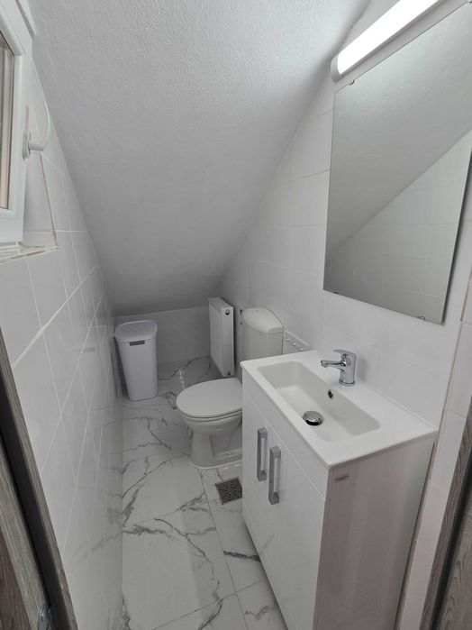 Apartament 3 camere situat la casă, Renovat, 2 Băi, Parcare, Pretabil 2 Studenți/Studente