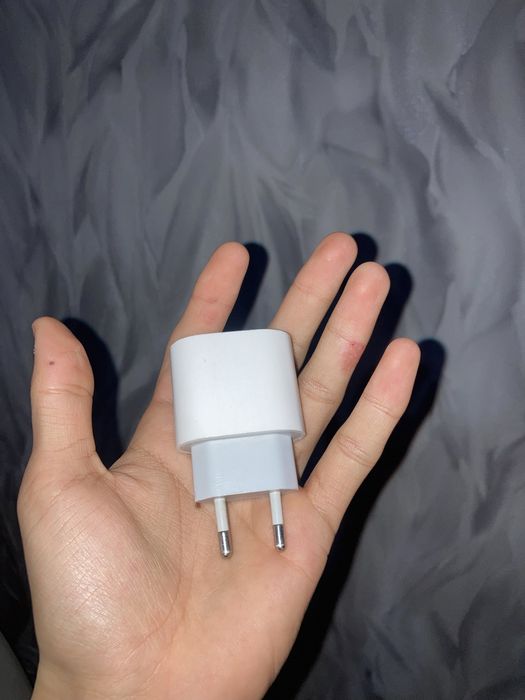 Продам оригинал комплект зарядку