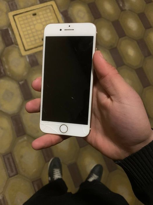 iPhone 8  64-76 atp true ton bor  namangan shaxar