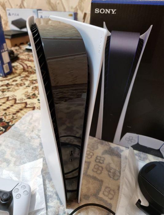 Продам PS5 Digital Edition с топ играми. В отличном состоянии.