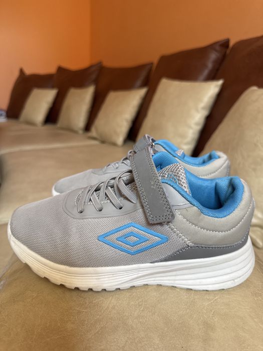 Adidasi Umbro nr. 32 copii - culoare gri deschia nr. 32