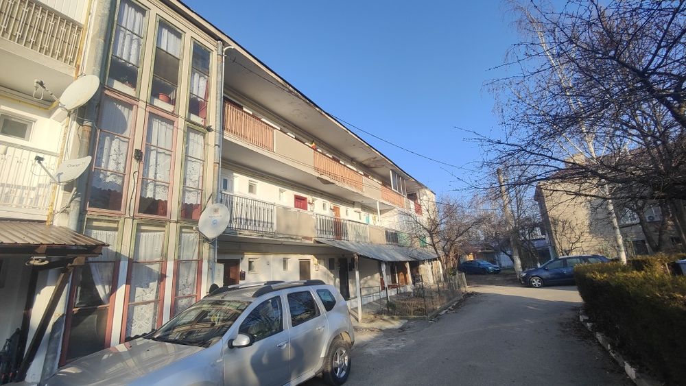 Garsoniera de vânzare în plopeni.