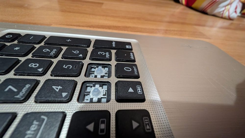 Laptop ASUS cu 512gb