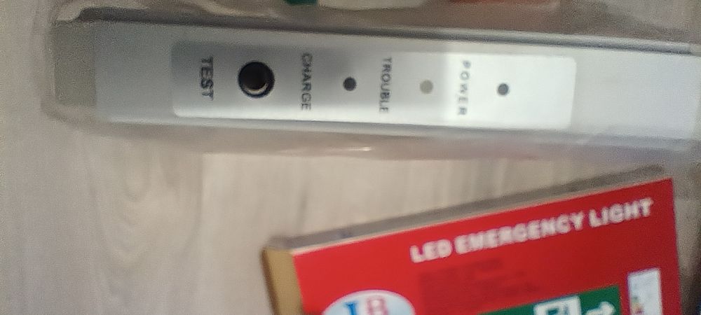 Lampa exit interior-exterior noi la cutie