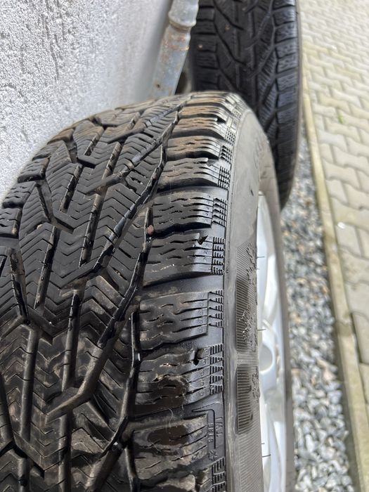 Jante + Anvelope 225/65R17 de iarnă in stare bună Dot 2022