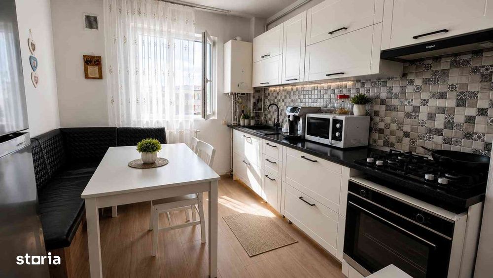 Apartament 3 camere, balcon, etaj 4, Făgăraș