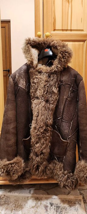 Кожух от естествена агнешка кожа.