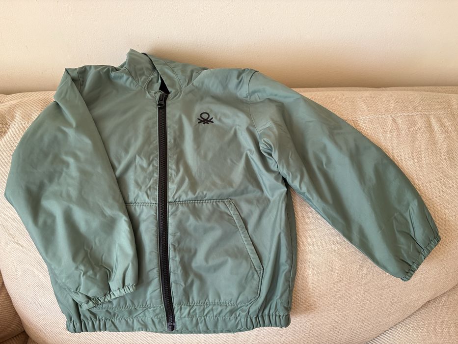 Vând geacă matlasată Benetton (110-116 cm)