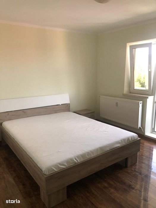 Proprietar închiriez Apartament 3 camere 2 băi.