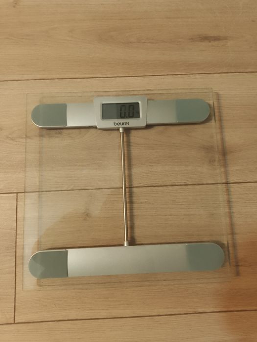 Cântar Beurer de sticlă, cu funcția mereu activă  de oprire automată
