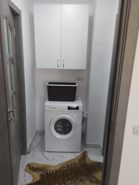 Închiriez apartament cu 2 camere