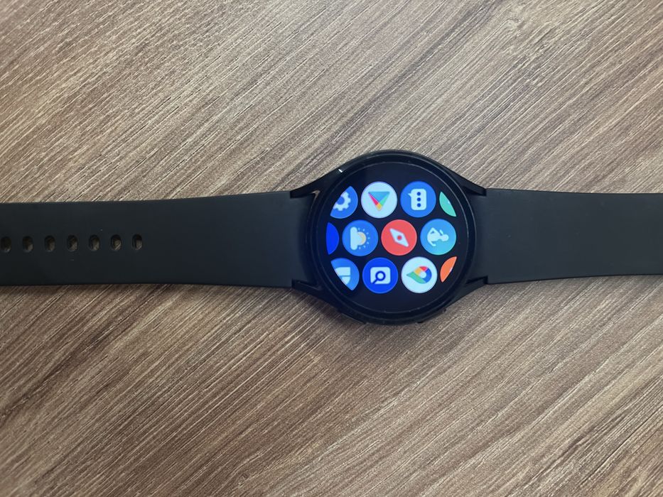 Продам часы SAMSUNG Galaxy Watch 4
