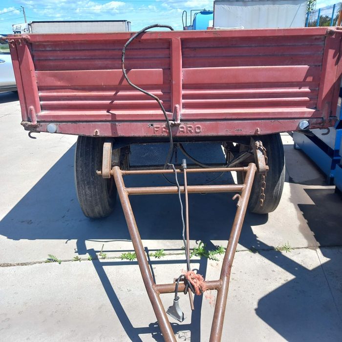 De vânzare remorca tractor cu 2 axe
