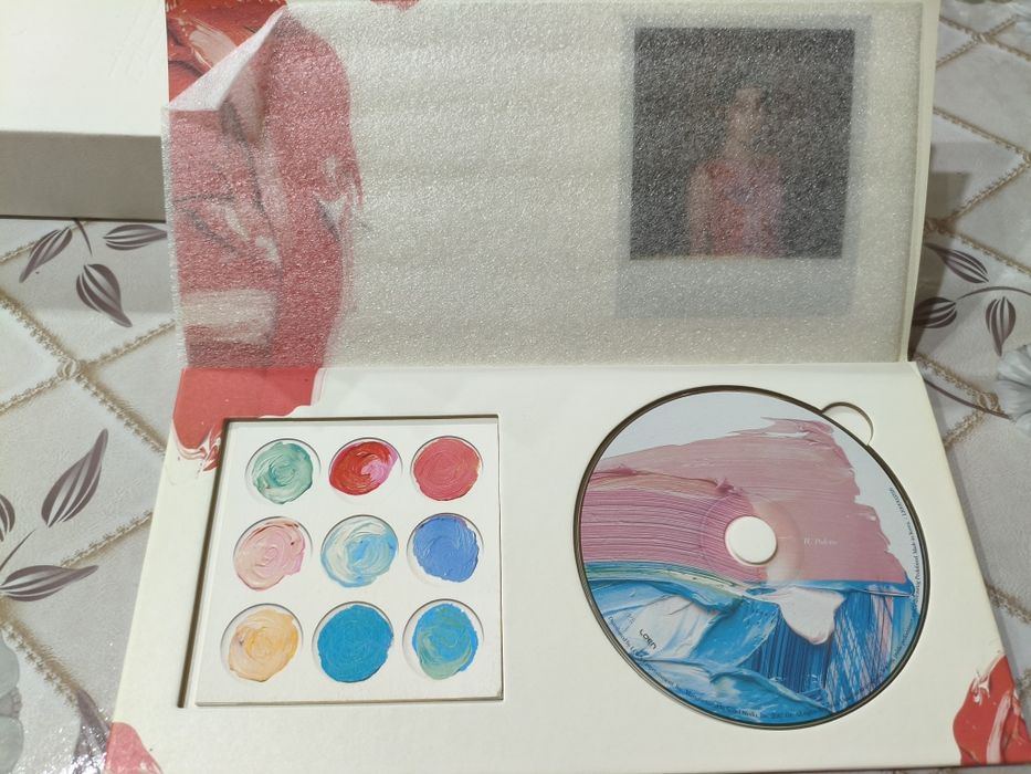 Альбом IU «Palette»