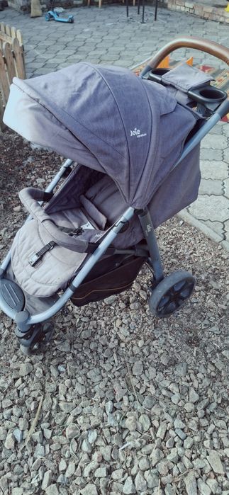 Продам коляску joie